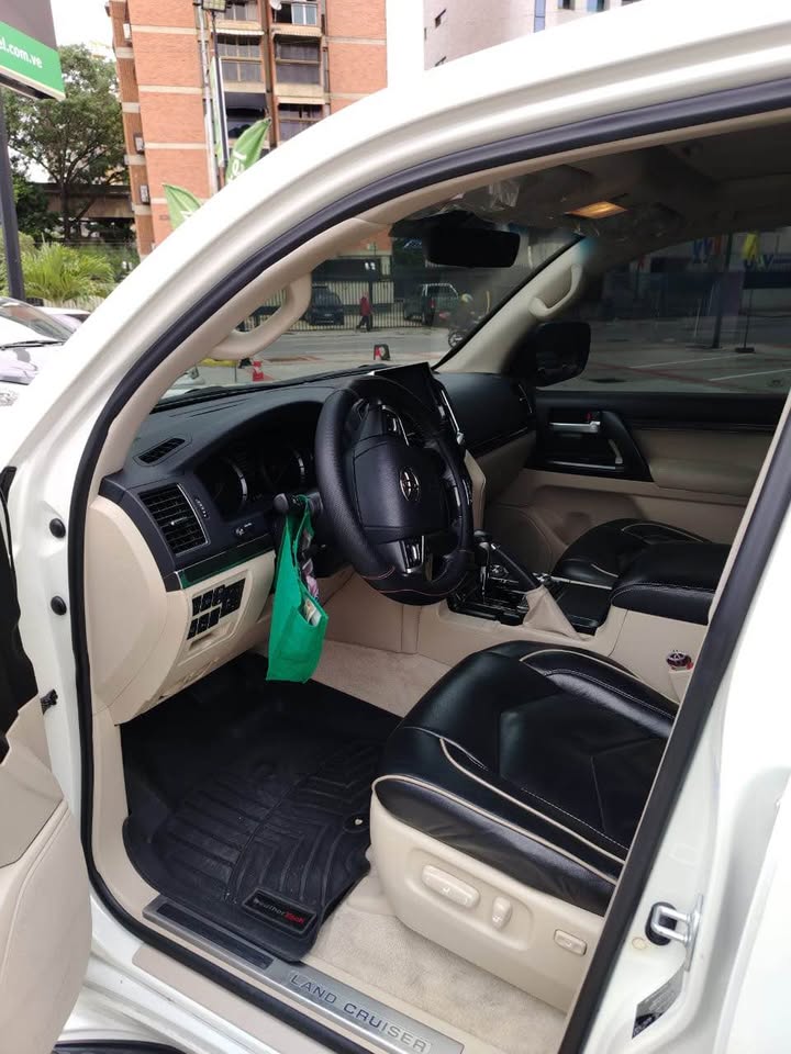 Toyota Land Cruiser 200
